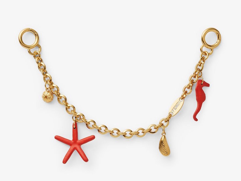 The designer specially launched a metal chain deco